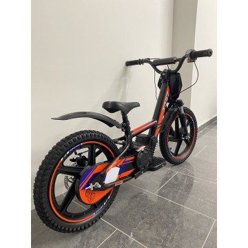 Odrážedlo Leramotors By Apollo RFZ Sedna 16 PRO Červená